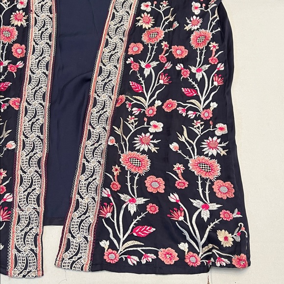 ALL ABOUT HER FLORAL KIMONO SIZE LARGE BLUE PINK CREAM - Picture 5 of 16